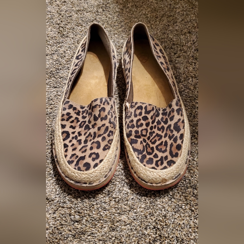 Ariats slip ons size 7 1/2.  Very good used condition!  Very comfy!